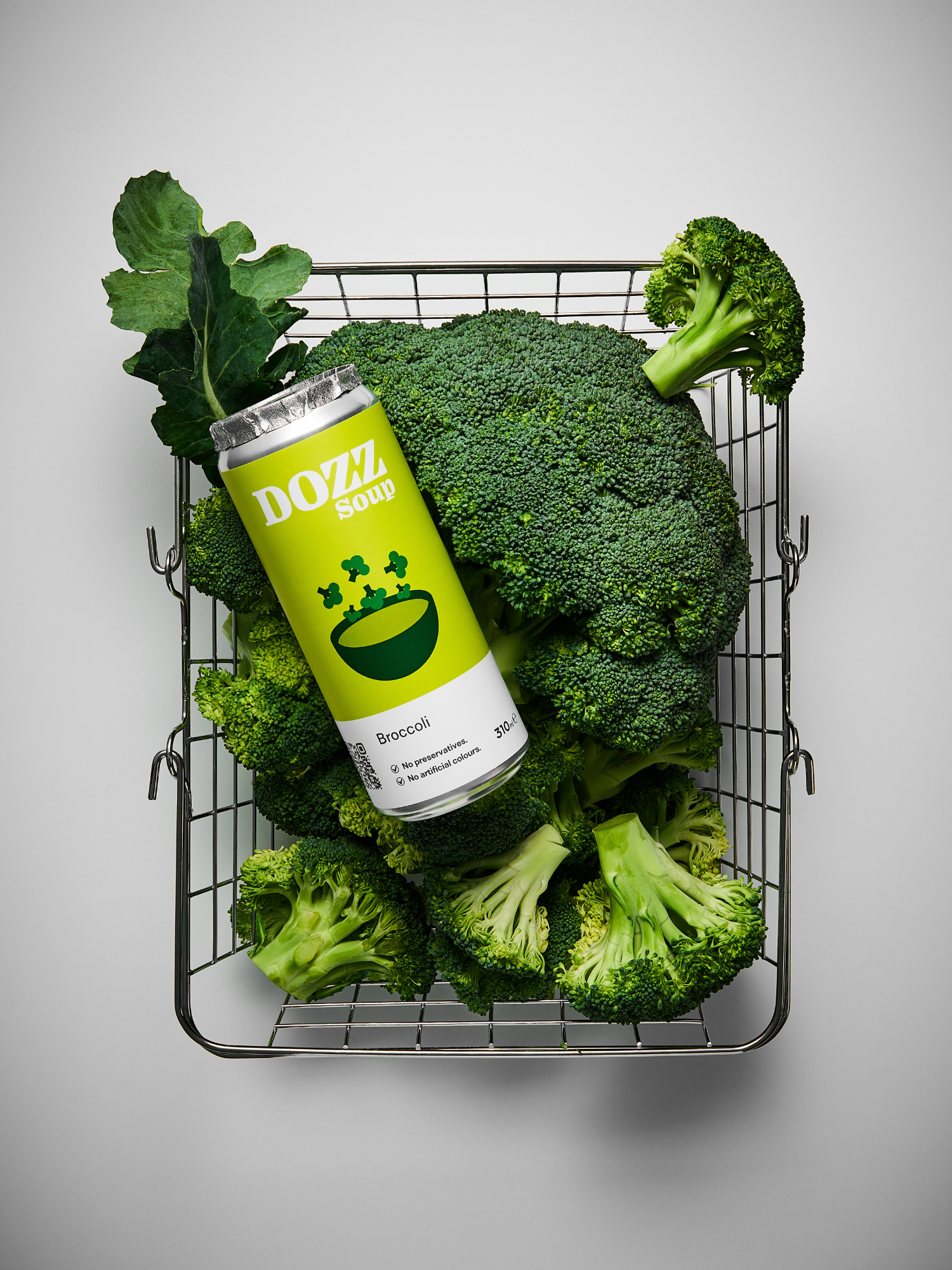 Supă cremă de broccoli DOZZ preparată din ingrediente naturale, conținând 108g de legume proaspete per doză, fără conservanți.