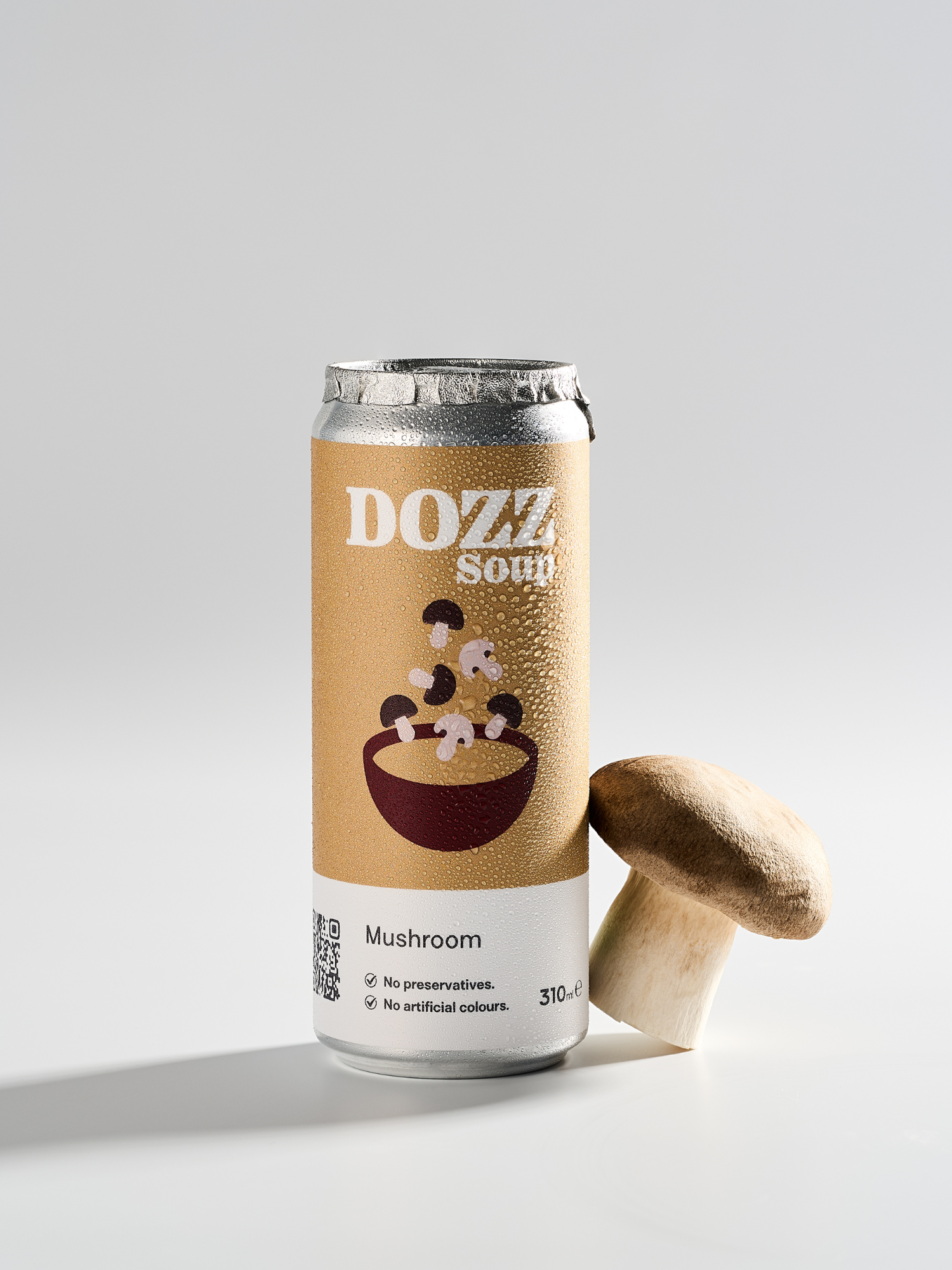 Supă cremă de ciuperci DOZZ Soup la doză de 310ml, fără conservanți, gata de băut.