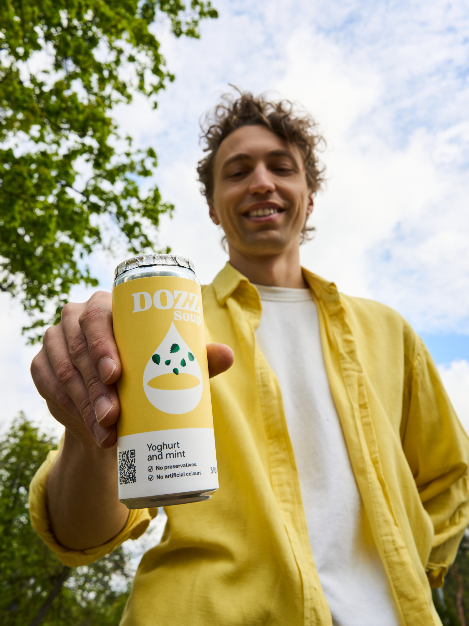 Supă de iaurt cu mentă DOZZ Soup la doză, o masă naturală, sănătoasă și răcoritoare, ideală pentru un stil de viață activ și momente de relaxare în aer liber.