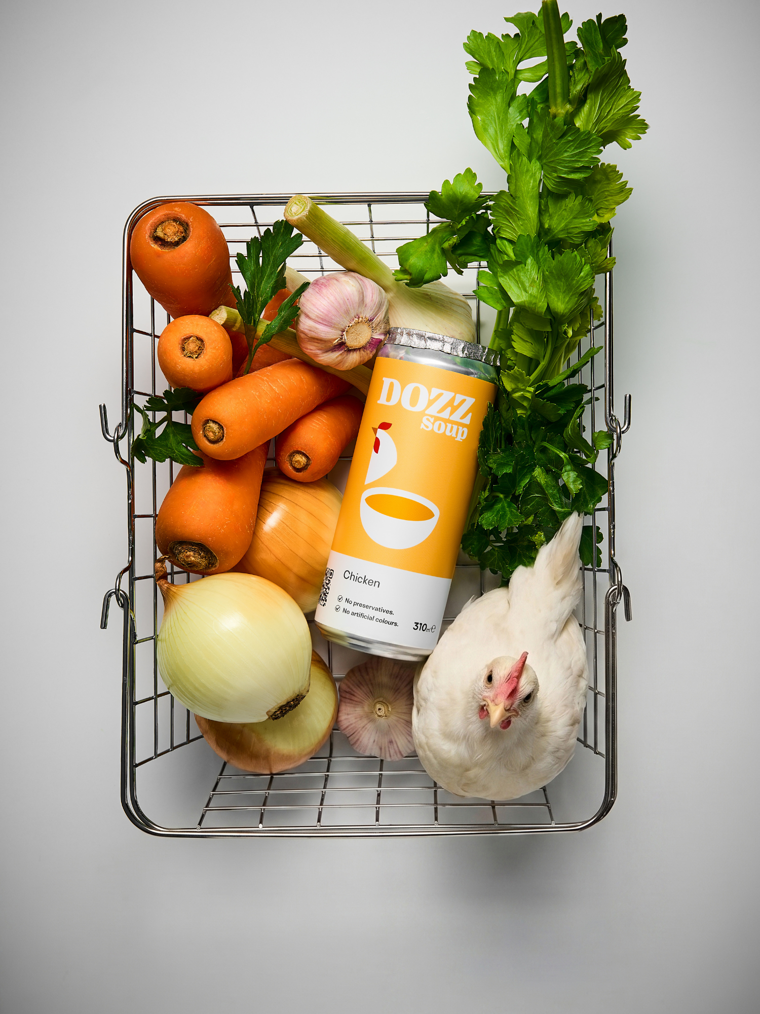 Supă de pui DOZZ Soup preparată din ingrediente 100% naturale și legume proaspete, fiind o sursă excelentă de fibre, fără conservanți.