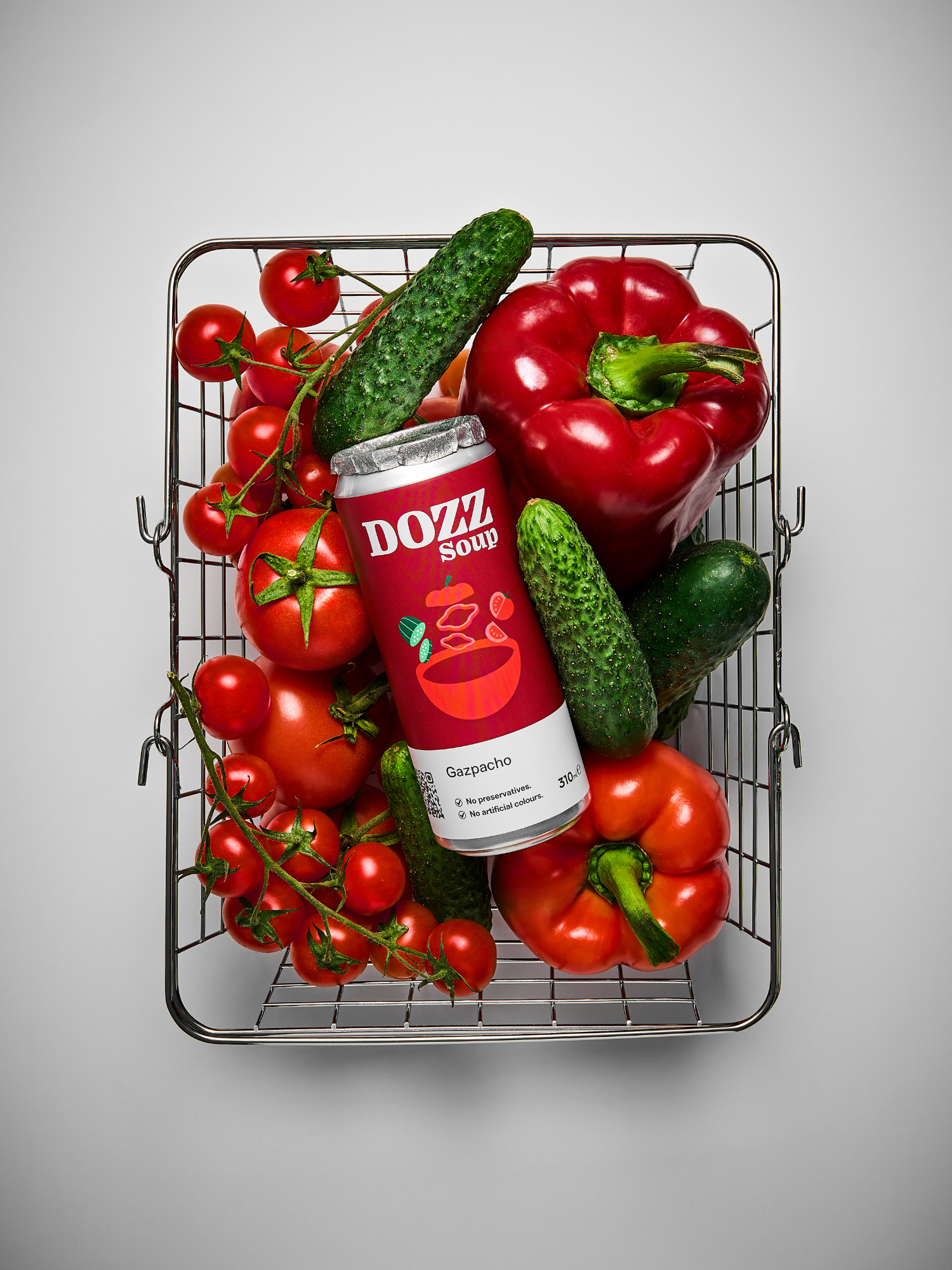 Supă Gazpacho DOZZ la doză de 310ml, o gustare naturală și sănătoasă, preparată fără conservanți sau coloranți artificiali.